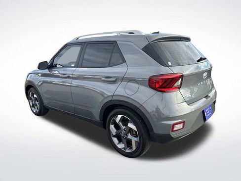 Used 2023 Hyundai Venue SEL image 4