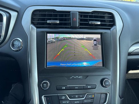 Used 2020 Ford Fusion SE FWD image 19