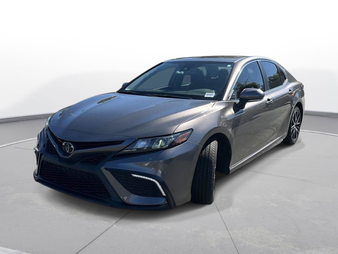 Used 2022 Toyota Camry SE w/ Convenience Package FWD image 2