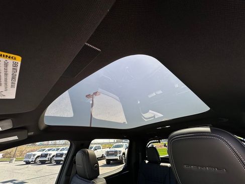 Used 2025 GMC Sierra EV Denali image 37