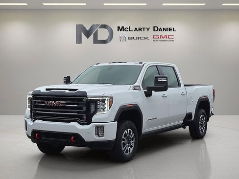 Used 2022 GMC Sierra 2500 AT4 w/ AT4 Preferred Package AWD/4WD image 2