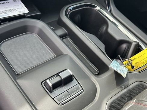 Used 2025 GMC Sierra 2500 AT4X image 32