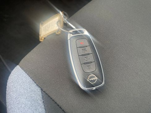 Used 2025 Nissan Versa SV image 21