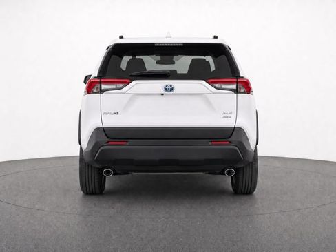 Used 2025 Toyota RAV4 XLE AWD/4WD image 7