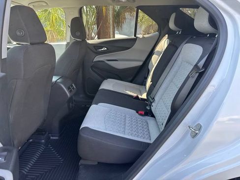 Used 2023 Chevrolet Equinox LT w/ Driver Convenience Package AWD/4WD image 3