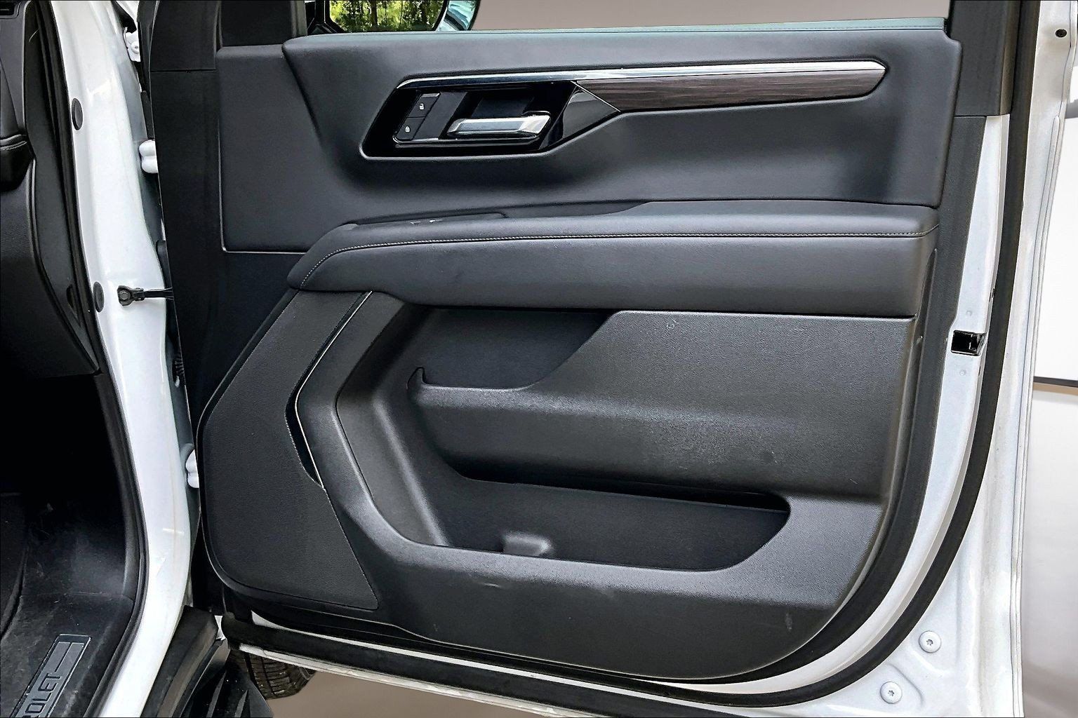 Used 2025 Chevrolet Tahoe LT RWD image 30