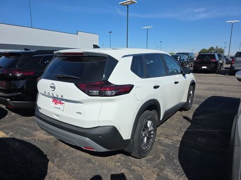 Used 2023 Nissan Rogue S AWD/4WD image 2