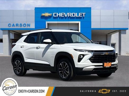Used 2025 Chevrolet TrailBlazer LT FWD image 1