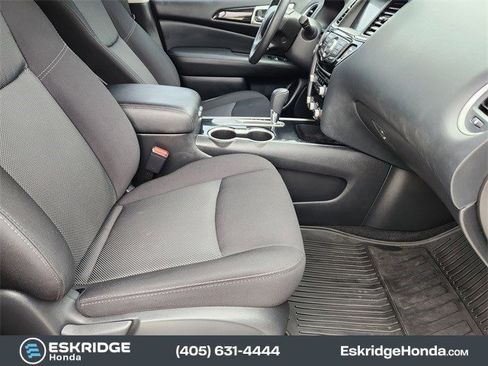 Used 2020 Nissan Pathfinder SV image 15