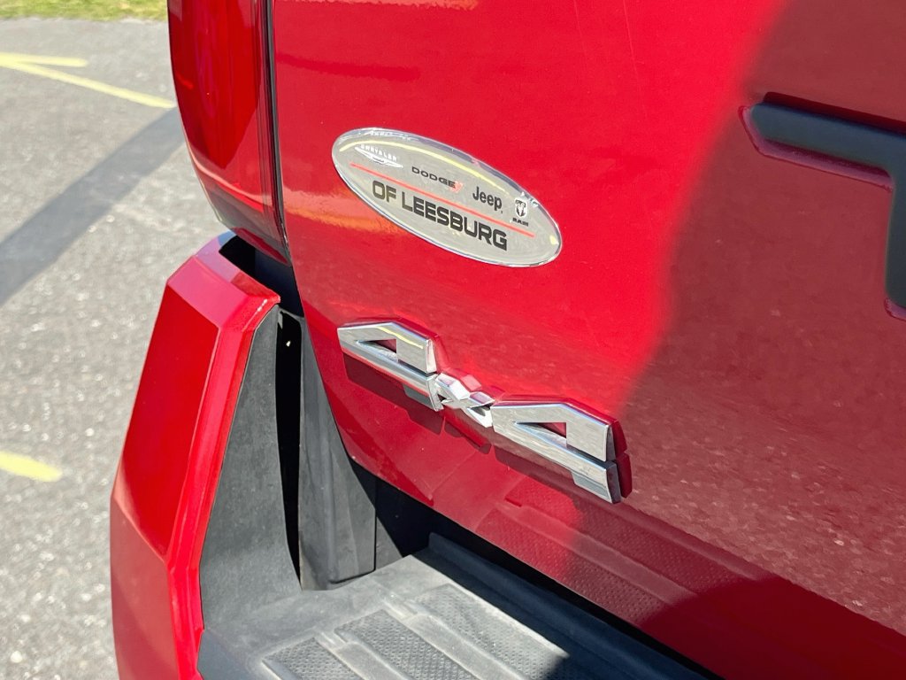 Used 2025 Toyota Tacoma SR5 AWD/4WD image 29