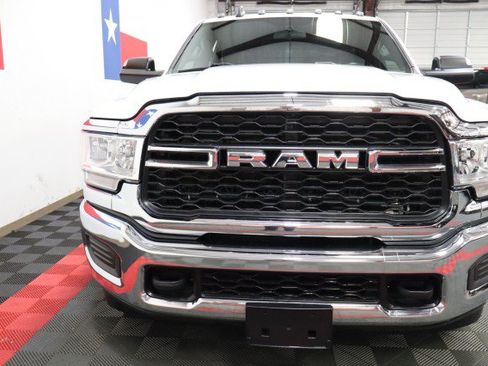Used 2022 RAM 3500 Tradesman w/ Chrome Appearance Group AWD/4WD image 4