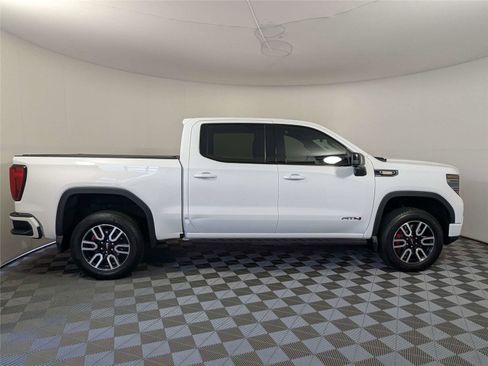 Used 2022 GMC Sierra 1500 AT4 w/ AT4 Premium Package AWD/4WD image 4