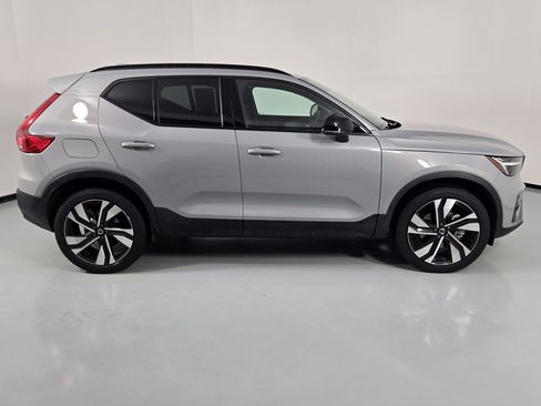Used 2024 Volvo XC40 B5 Ultimate w/ Climate Package image 6