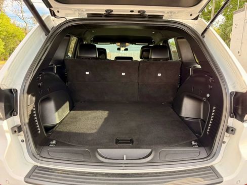 Used 2021 Jeep Grand Cherokee Laredo X image 10