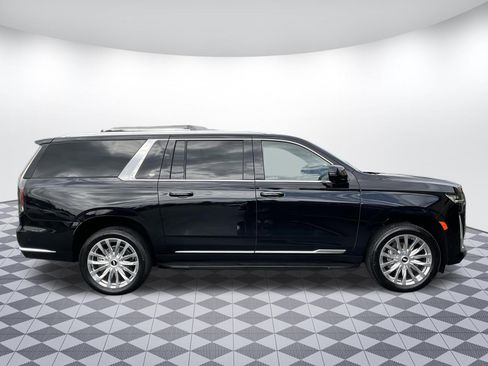 Used 2024 Cadillac Escalade ESV Premium Luxury image 2