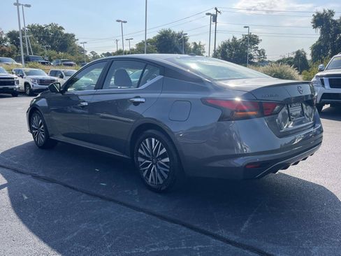 Used 2025 Nissan Altima 2.5 SV FWD image 5