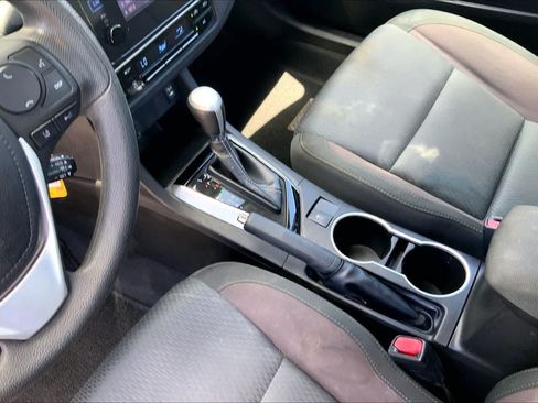 Used 2019 Toyota Corolla LE FWD image 16