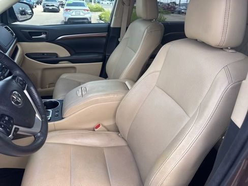 Used 2019 Toyota Highlander Limited Platinum w/ Carpet Mat Package (TMS) AWD/4WD image 14