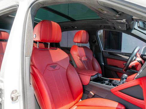 Used 2023 Bentley Bentayga AWD/4WD image 12