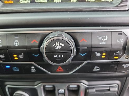 Used 2023 Jeep Wrangler Unlimited Sahara w/ Cold Weather Group AWD/4WD image 20