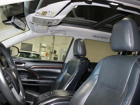 Used 2015 Toyota Highlander Limited Platinum FWD image 24