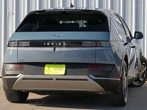 Used 2023 Hyundai Ioniq 5 SE image 4