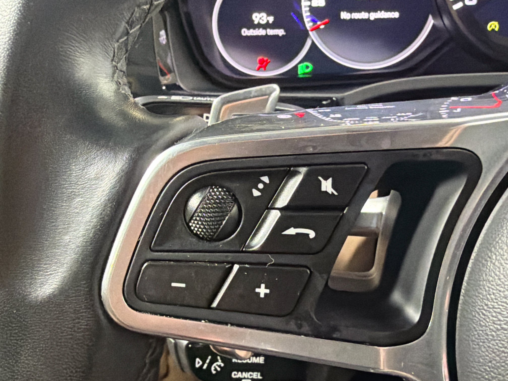 Certified 2023 Porsche Cayenne AWD/4WD image 34
