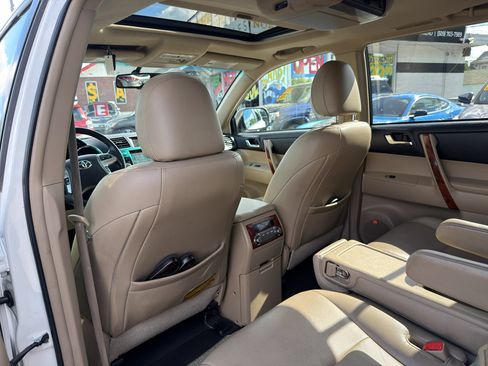Used 2012 Toyota Highlander Limited w/ Tow Pkg AWD/4WD image 15