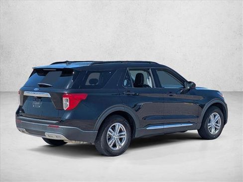 Used 2023 Ford Explorer XLT w/ Equipment Group 202A RWD image 5