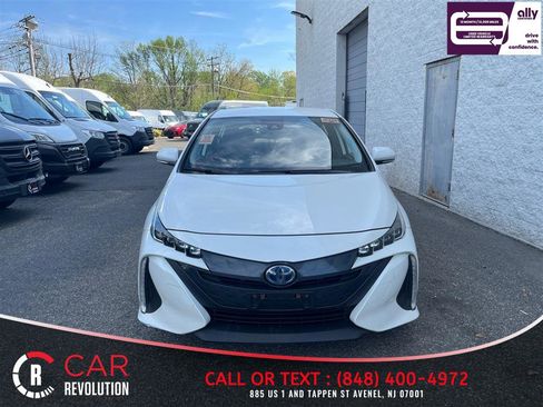 Used 2020 Toyota Prius Prime LE FWD image 3