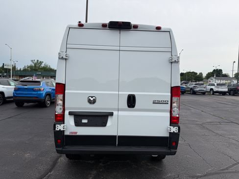 Used 2026 RAM ProMaster 2500 w/ Convenience Group FWD image 4