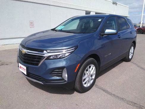 Used 2024 Chevrolet Equinox LT AWD/4WD image 2