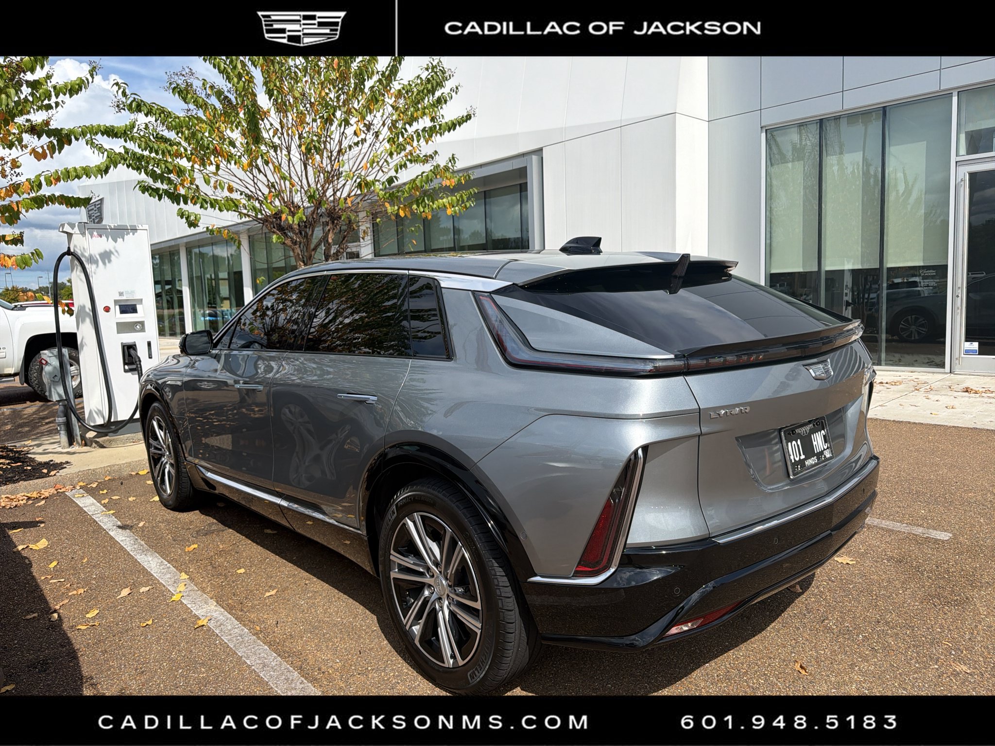 Used 2024 Cadillac Lyriq Luxury RWD image 1