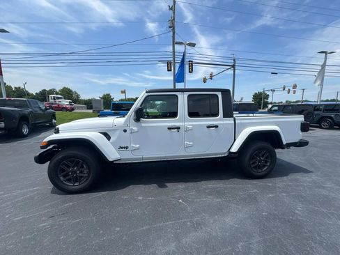 New 2025 Jeep Gladiator Sport image 4