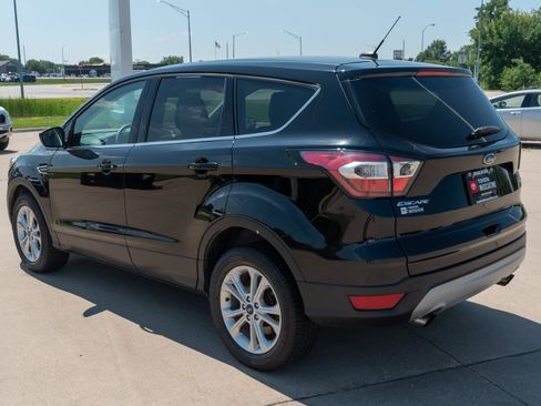 Used 2017 Ford Escape SE w/ SE Cold Weather Package AWD/4WD image 15