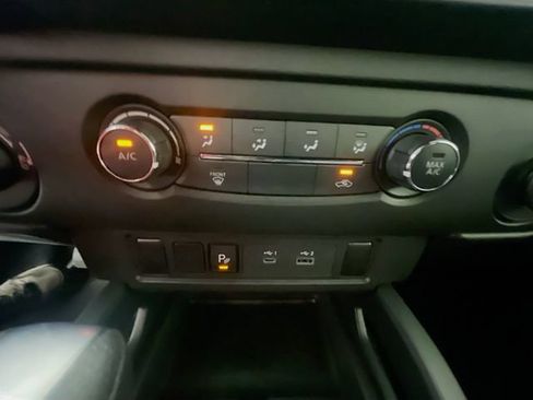 Used 2026 Nissan Frontier SV w/ Tow Package AWD/4WD image 17