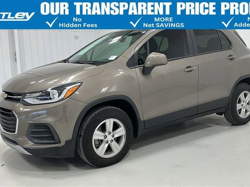Used 2022 Chevrolet Trax LT w/ Premium Seat Package AWD/4WD image 1