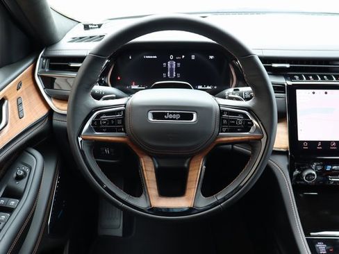 New 2025 Jeep Grand Cherokee Summit image 18