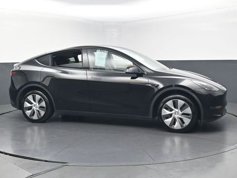 Used 2024 Tesla Model Y Long Range AWD/4WD image 5