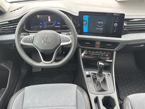 New 2026 Volkswagen Jetta SE FWD image 18
