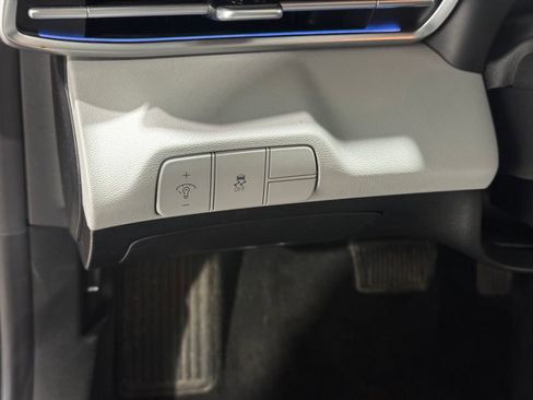 Used 2025 Hyundai Elantra Limited FWD image 31