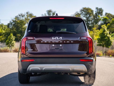 Used 2022 Kia Telluride LX AWD/4WD image 6