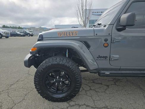 Used 2021 Jeep Gladiator Sport image 18