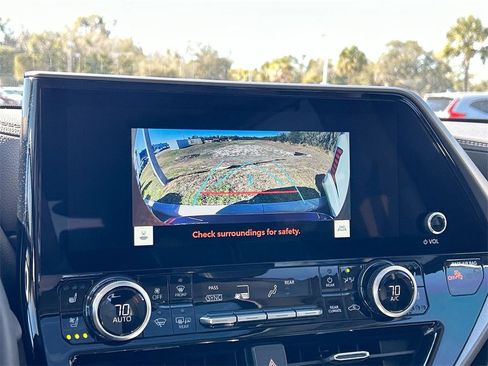 Used 2023 Toyota Highlander Limited image 32