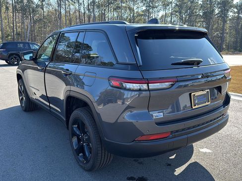 New 2025 Jeep Grand Cherokee Altitude image 5