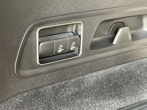 Certified 2025 Mercedes-Benz GLS 450 4MATIC image 11