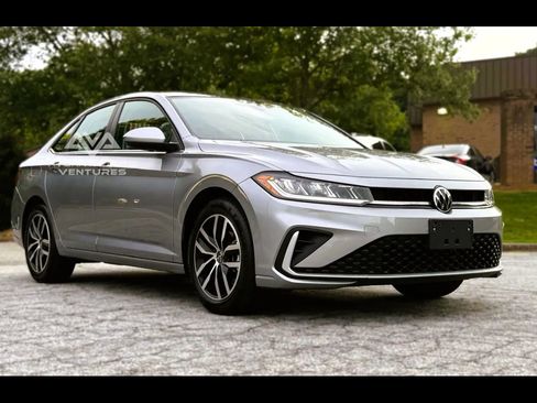 Used 2025 Volkswagen Jetta SE image 5