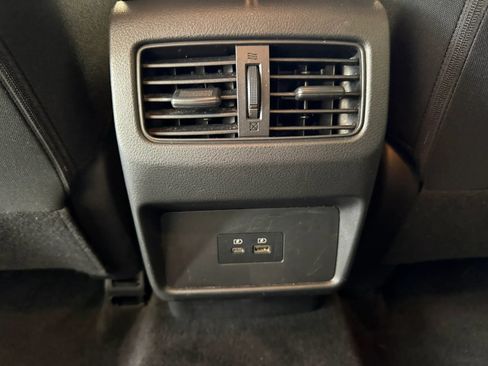 Used 2023 Nissan Rogue SV FWD image 34