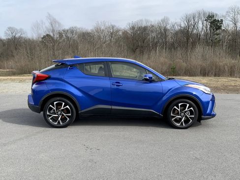 Used 2021 Toyota C-HR XLE image 8