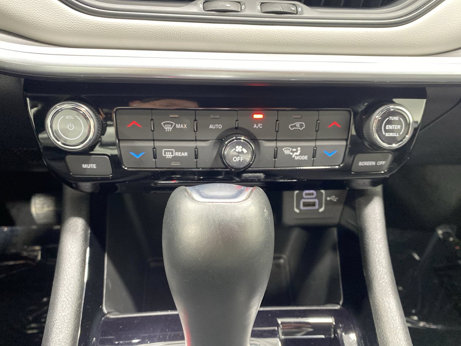 Used 2025 Jeep Compass Limited AWD/4WD image 18